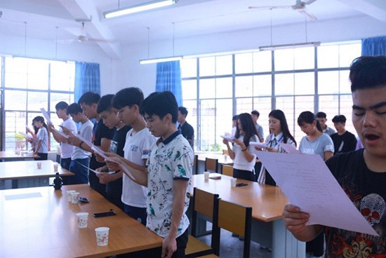 图5——学生集体诵读.jpg