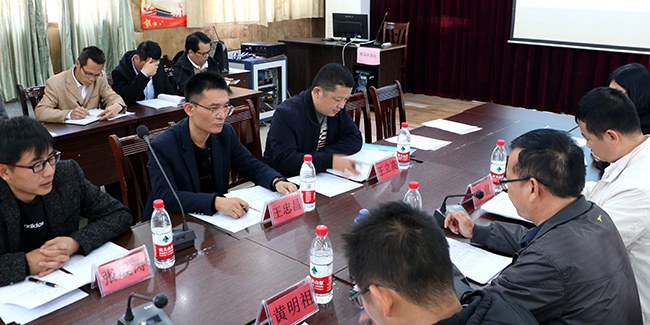 开题会邀请广西职业教育发展中心王忠昌、张成涛、王立高三位博士到会进行现场指导.jpg