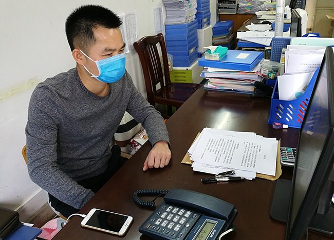 教师在线辅导学生2.jpg 教师在线辅导学生2.jpg