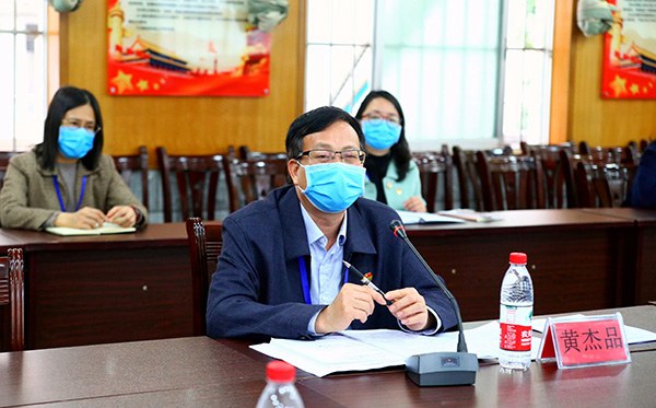 1584342158811755.jpg 黄杰品校长向厅领导汇报工作.JPG