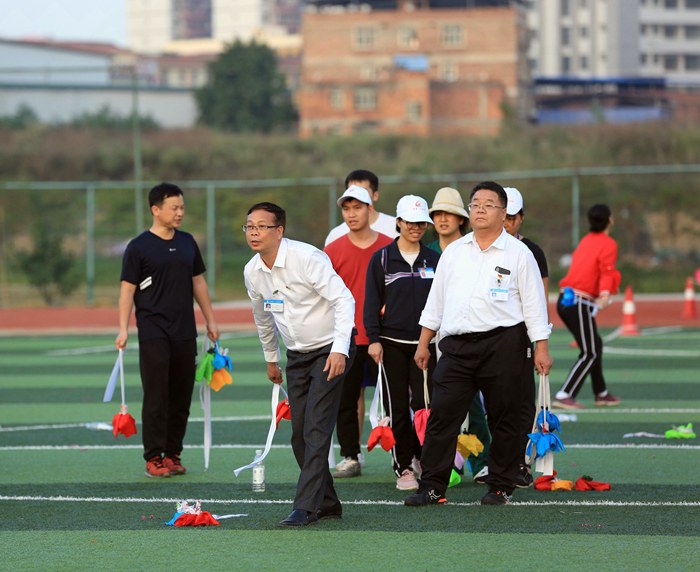 1605961437910670.jpg 抛绣球比赛.JPG