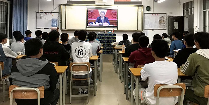 03-20汽修5班“学习党的十九届五中全会精神”主题班会现场.JPG