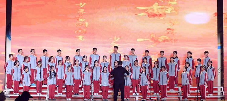 学生合唱《少年中国说》.JPG