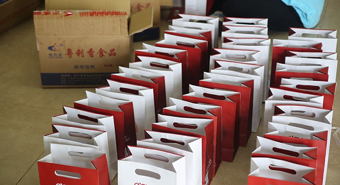 1632047170178711.jpg 一袋袋月饼“整装待发”.JPG