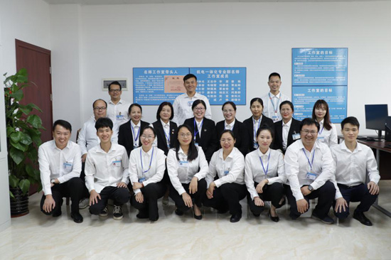 机电一体化专业群名师工作室部分成员.jpg
