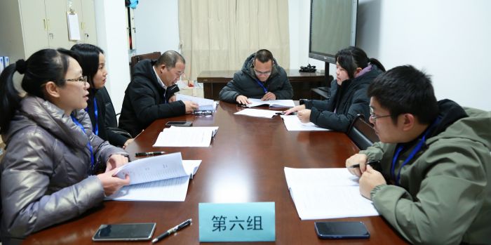 1703675878460362.jpg 与会代表审议各项报告和制度 (2).jpg