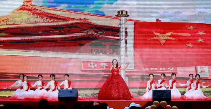 1704023604948515.jpg 18.歌伴舞蹈《我爱你,中国》.jpg