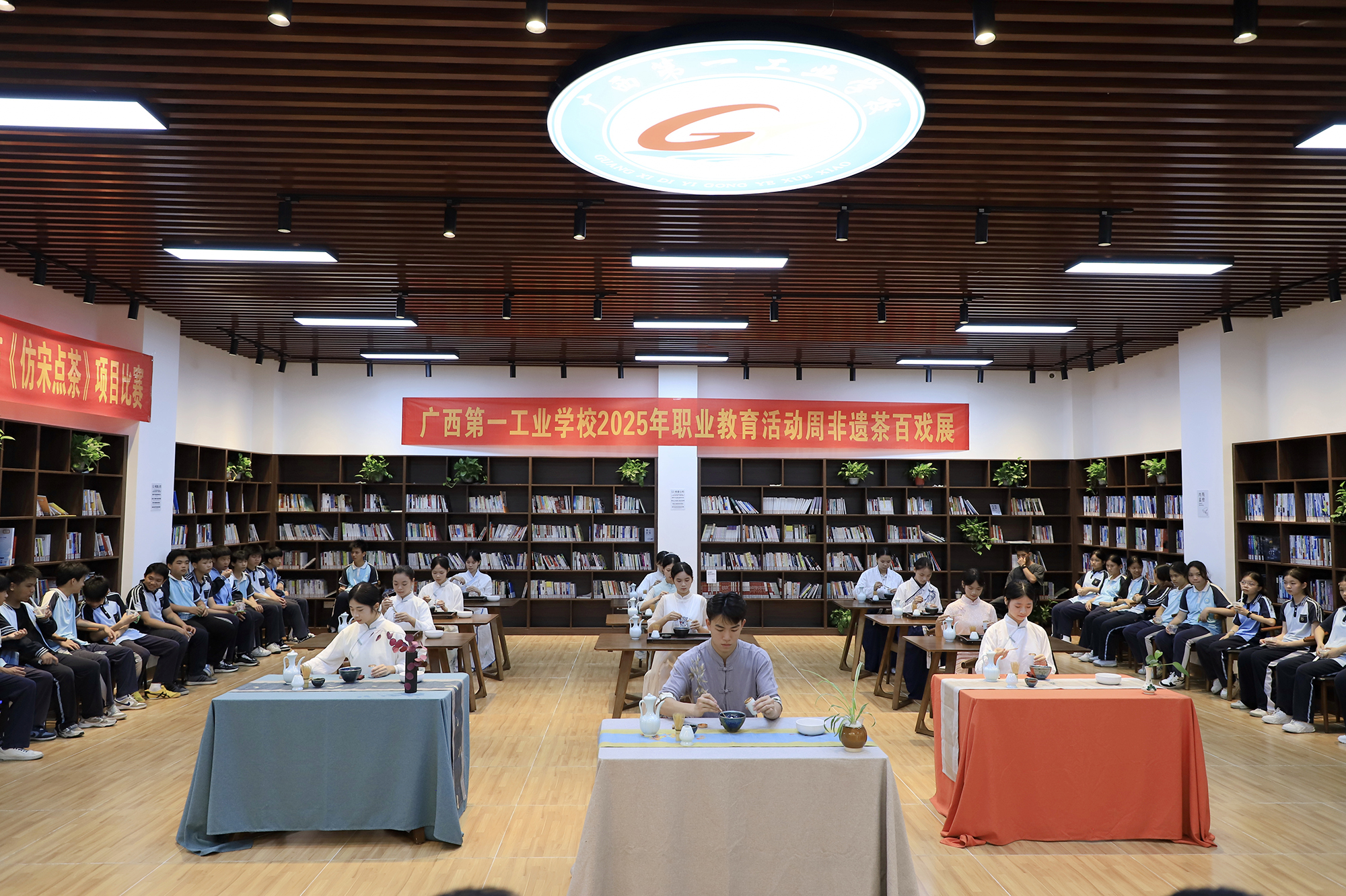 广西一工校2025年职业教育活动周暨第十六届科技文化艺术节盛大开幕