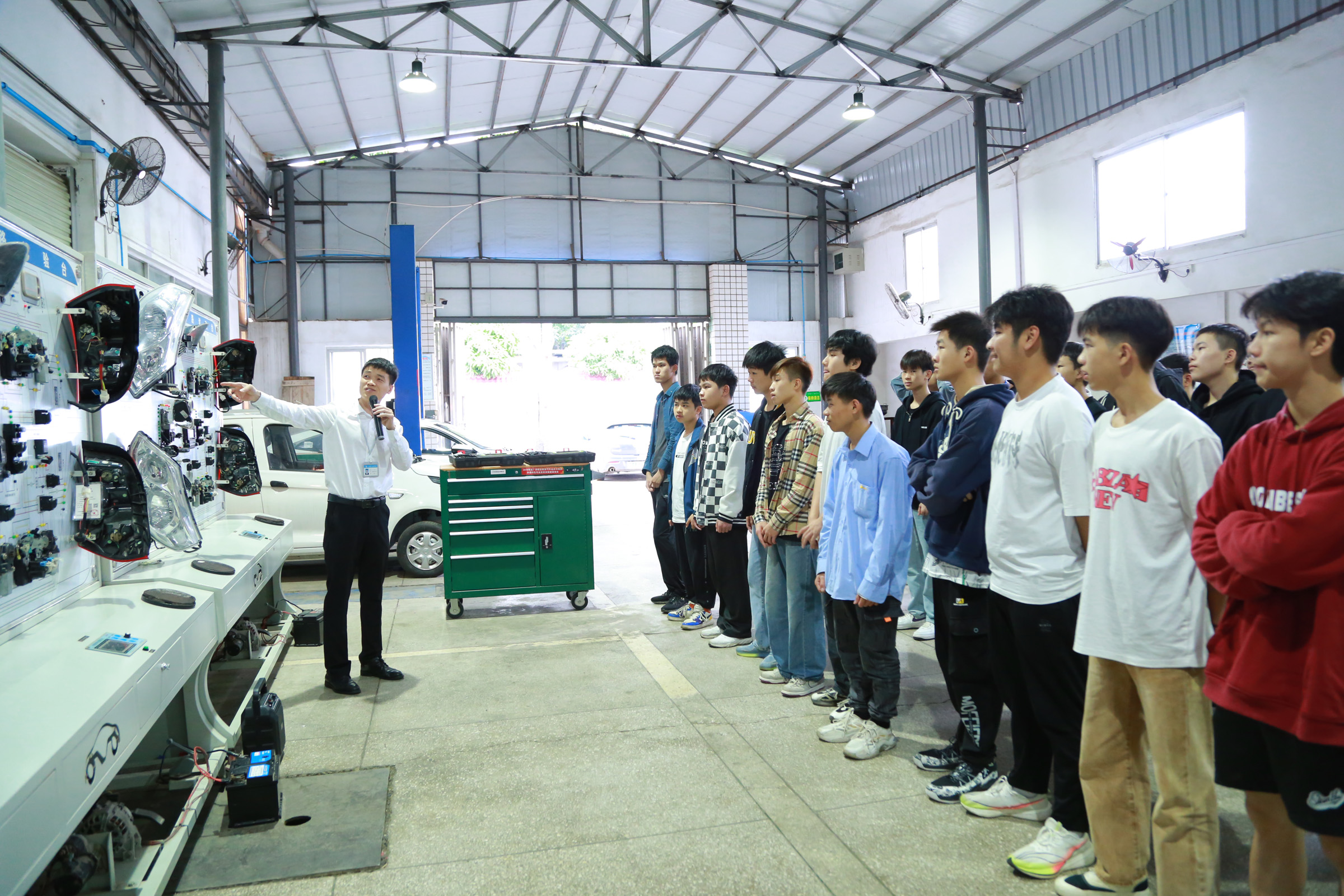 广西第一工业学校汽车运用与维修专业教学资源库顺利通过验收