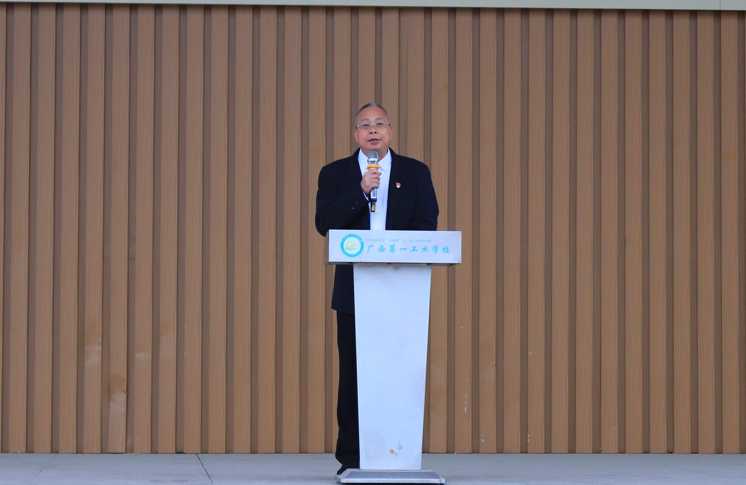 春启新程逐梦想 匠心筑梦向未来 ——广西第一工业学校开展“国旗下的讲话”活动